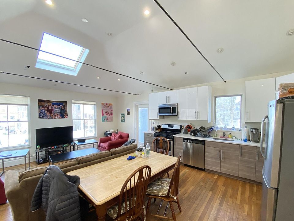 2nd image of 89A W Cedar St #3