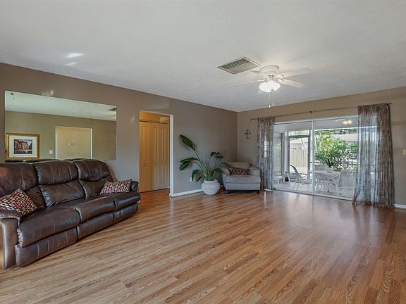 4th image of 1269 N Collier Blvd
