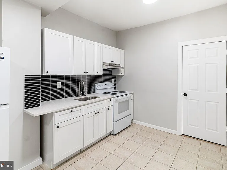 3857 Wyalusing Ave — Photo 4