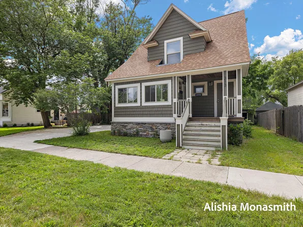 313 N 5th St, Grand Haven, MI 49417