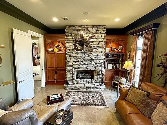 2nd image of 216 Briarbend Dr