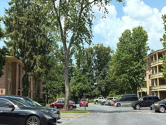 5th image of 7141 Donnell Pl