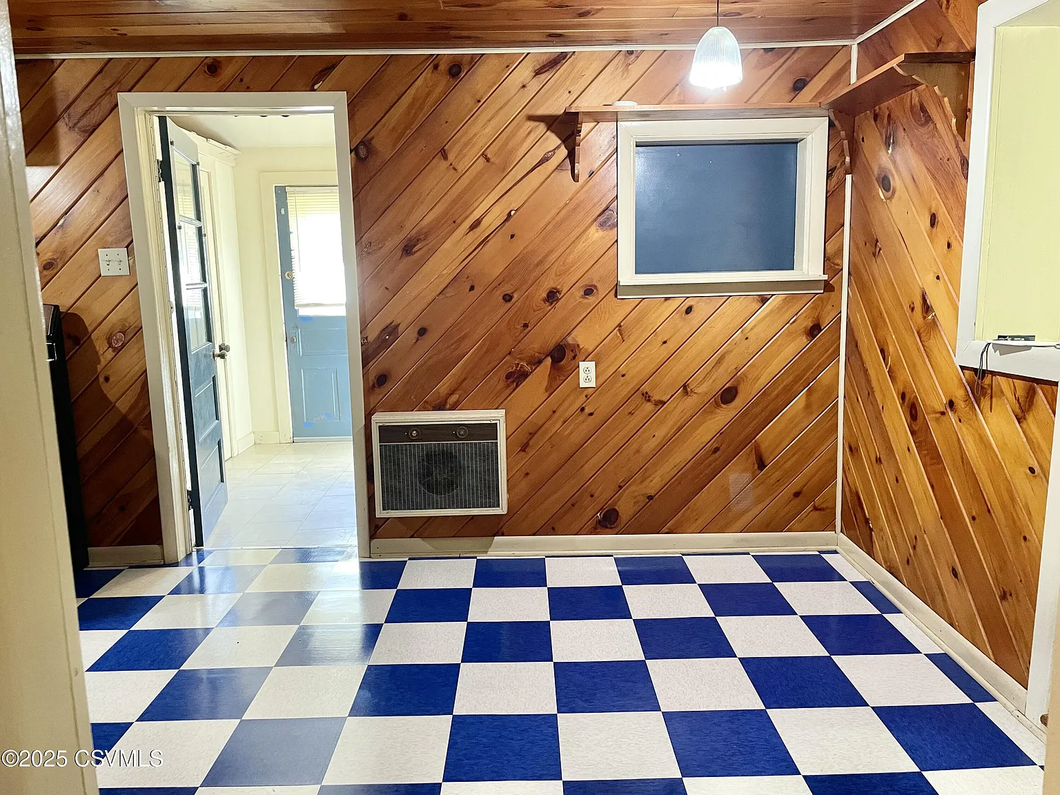 2 bed, 1400 sqft, $975 — Photo 3