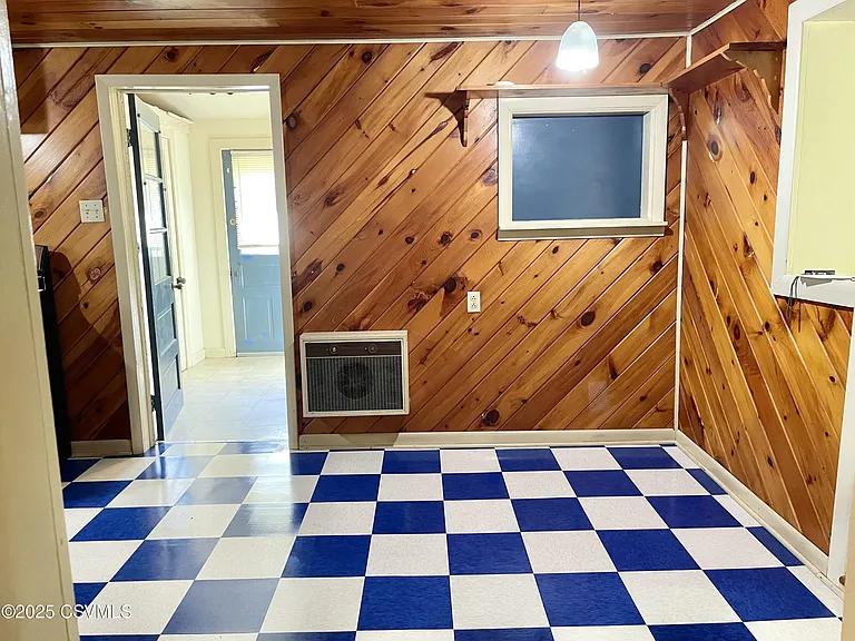 112 N Washington St #1 — Photo 3