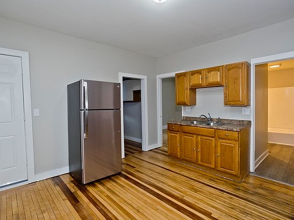 5th image of 202 Oakland St