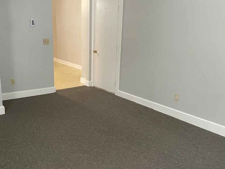 32 Schofield Ave #2R — Photo 13