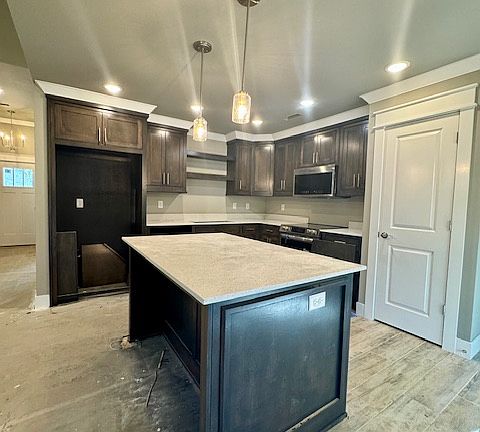 4th image of 2 Saint Andrews Cir