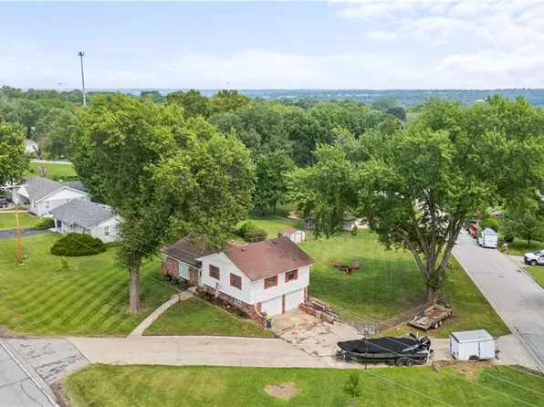 8525 Penner Ave, De Soto, KS 66018