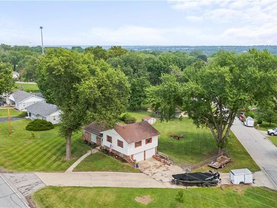 8525 Penner Ave, De Soto, KS 66018