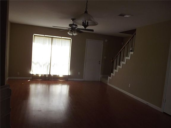 4th image of 605 Garden Walk Dr