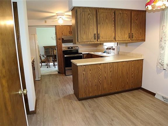 3rd image of 204 Cooperage Ct