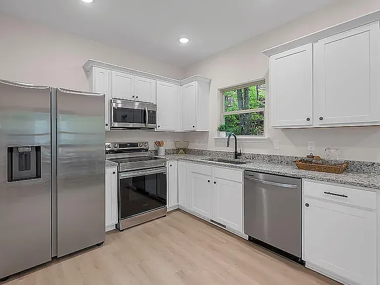 3 bed, 2.5 bath, 1255 sqft, $2,095 — Photo 2