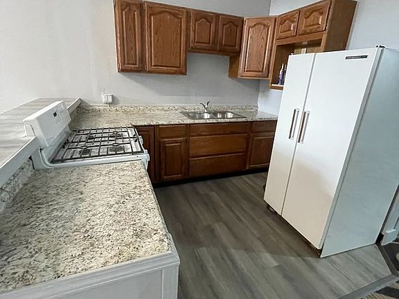 3rd image of 617 Johnston St