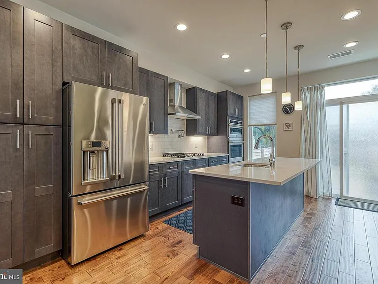1239 E Palmer St — Photo 7
