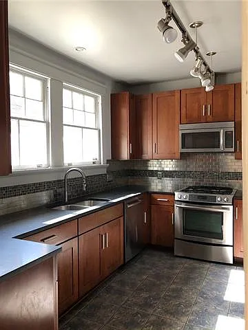821 State St — Photo 8