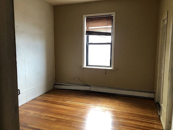 5th image of 386 Van Duzer St #3