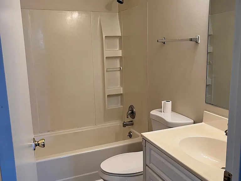 300 Garber St — Photo 3
