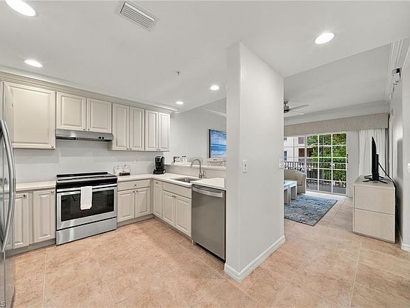 3rd image of 221 9TH ST S #219