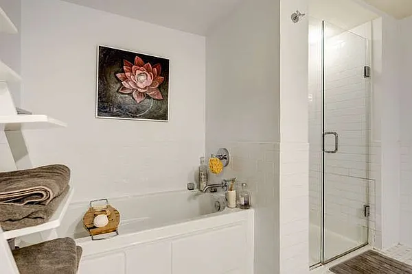 Sold by Century 21 Innovative Realty | media 7