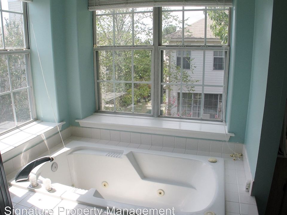 1st image of 913 Nicklaus Dr