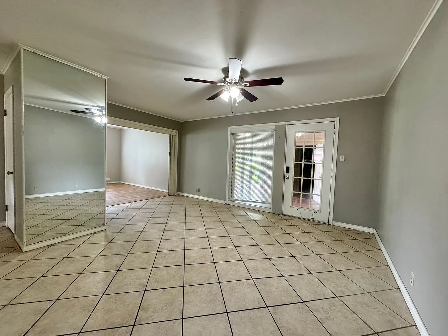 For Rent Spacious Home Next to Spring Lake Park! — Photo 4