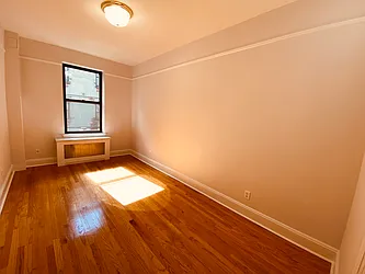 Rented by Metropolis Real Estate of Manhattan