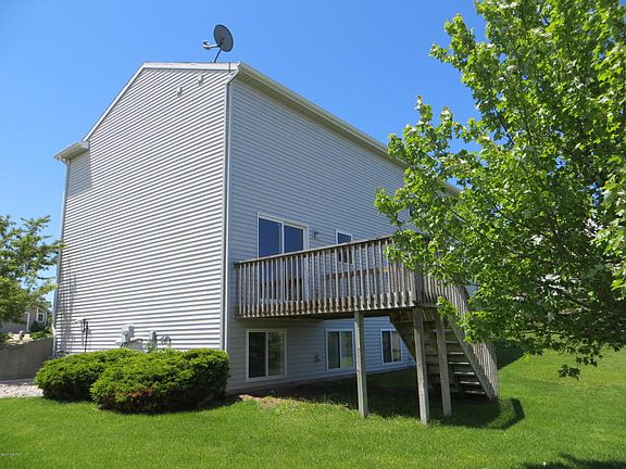 3rd image of 647 Oldfield Dr SE