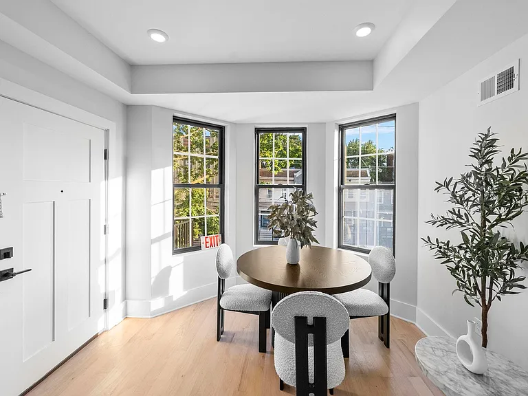 124 Glenwood Ave #3 — Photo 2