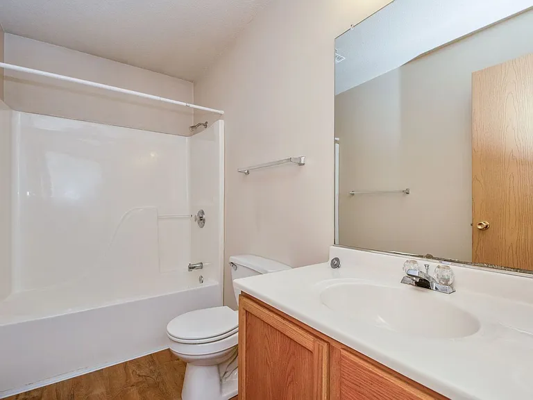 Dickinson Apartments — Photo 8