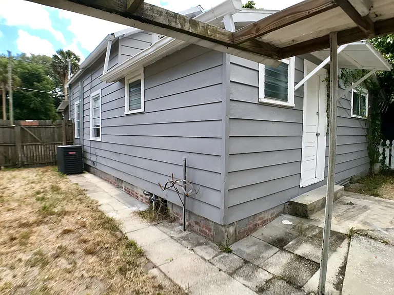 109 E Bass St — Photo 9