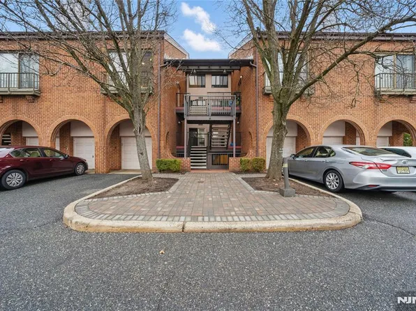 6 Lowell Ct #706, Teaneck, NJ 07666