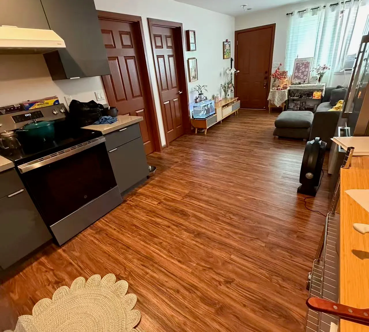 2 bed, 700 sqft, $2,400 — Photo 2