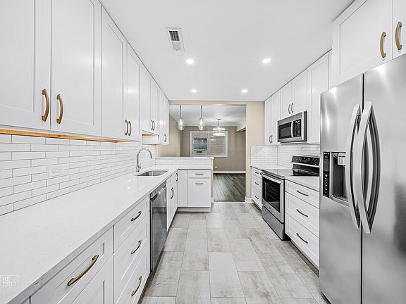 3rd image of 8210 Elmwood Ave APT 312