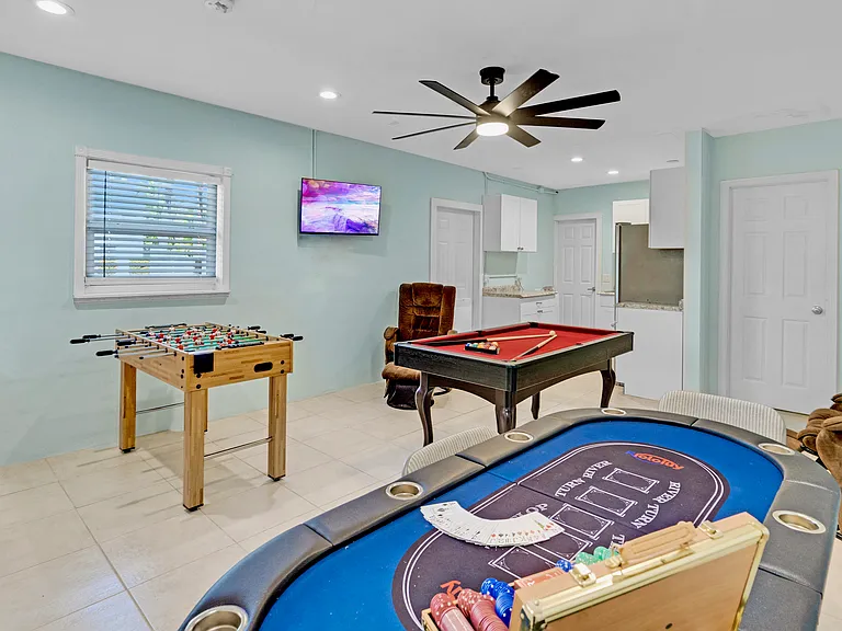 381 Caribbean Dr E — Photo 12