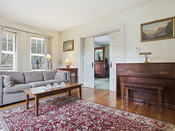 5th image of 242 Lexington Rd
