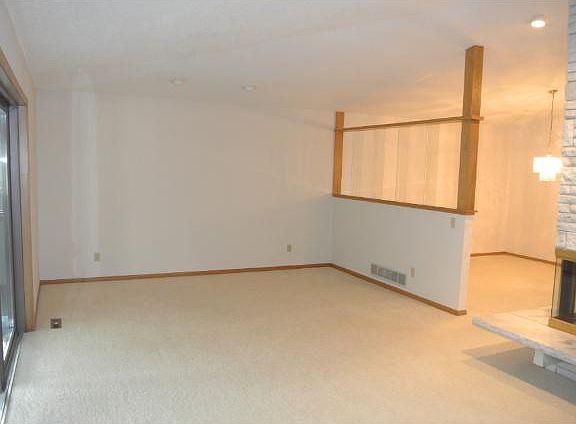 3rd image of 2212 Ferris Ln