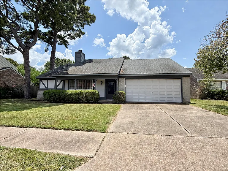 13323 Wells River Dr — Photo 1
