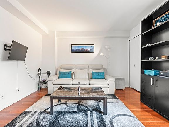 5th image of 100 W 93rd St APT 12A