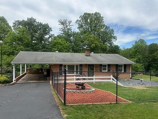 1st image of 586 Graceland Dr