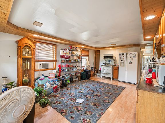 5th image of 1014 Olaf St