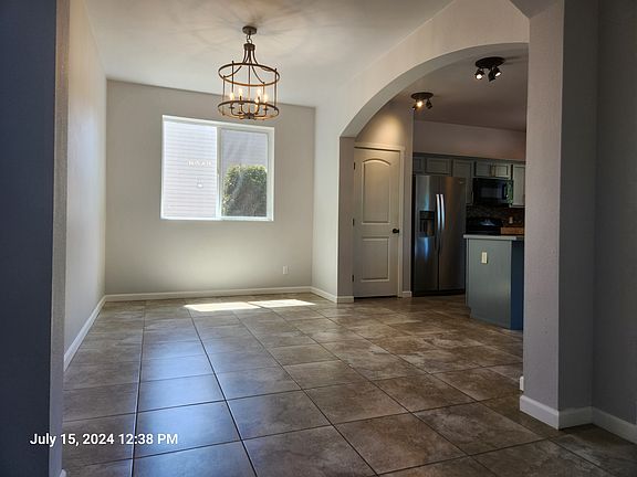 Dining area to kitchen