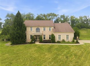 8 Crystol Ct, Irwin, PA 15642