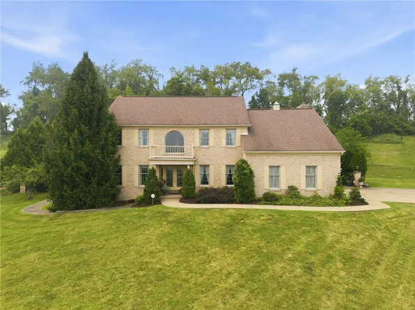 8 Crystol Ct, Irwin, PA 15642