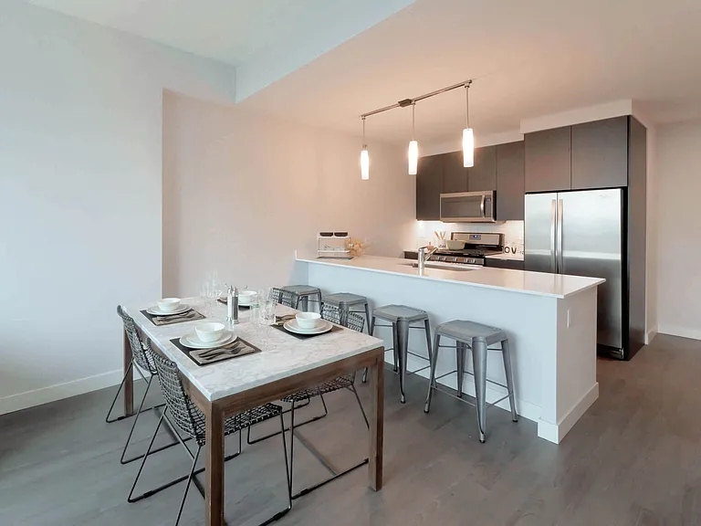 1000 South Clark — Photo 35