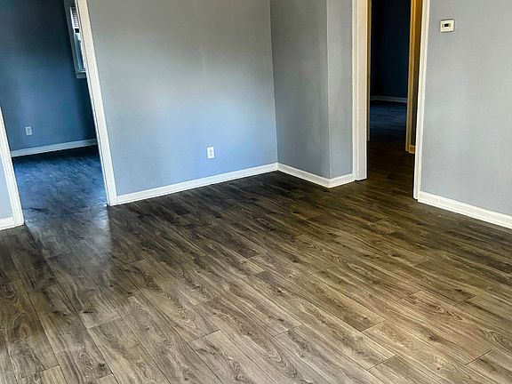 3rd image of 712 SE Parkway Dr