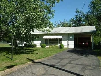 244 Maple Ct photo 1