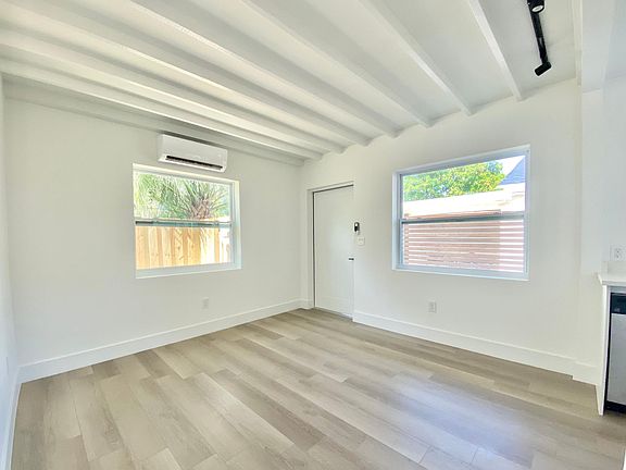 2nd image of 4811 N Flagler Dr #2