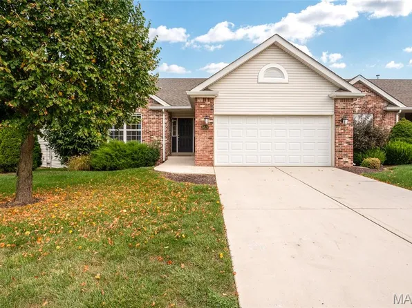 6829 Kensington Dr, Maryville, IL 62062