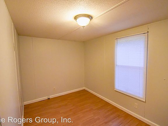 4th image of 76 Dogwood Dr