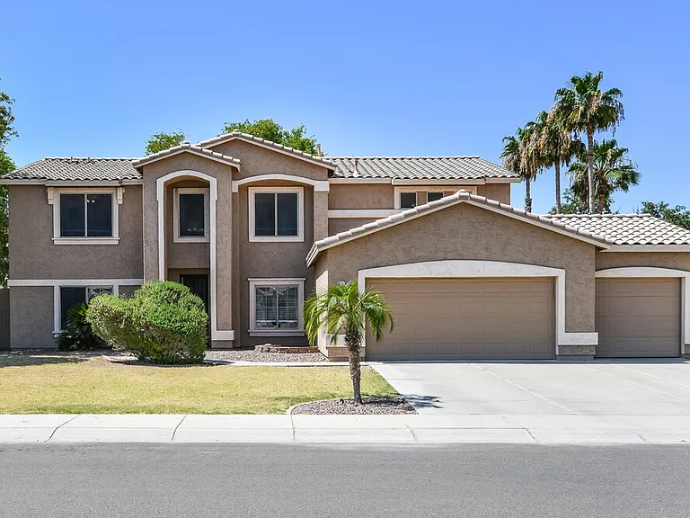 1081 E Horseshoe Dr — Photo 1